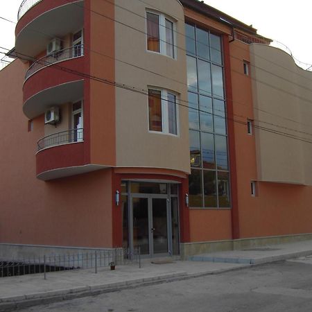Family Hotel Deja Vu Ravda Bagian luar foto