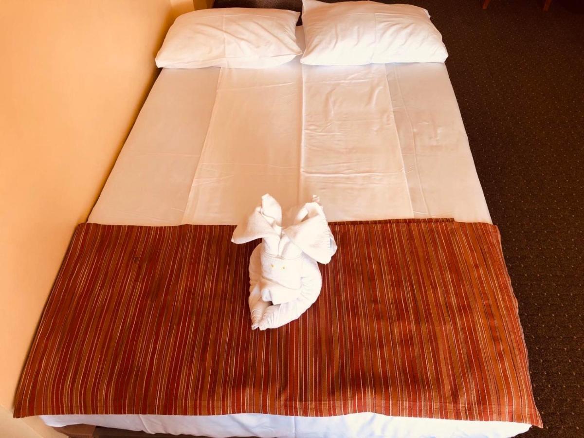 Family Hotel Deja Vu Ravda Bagian luar foto