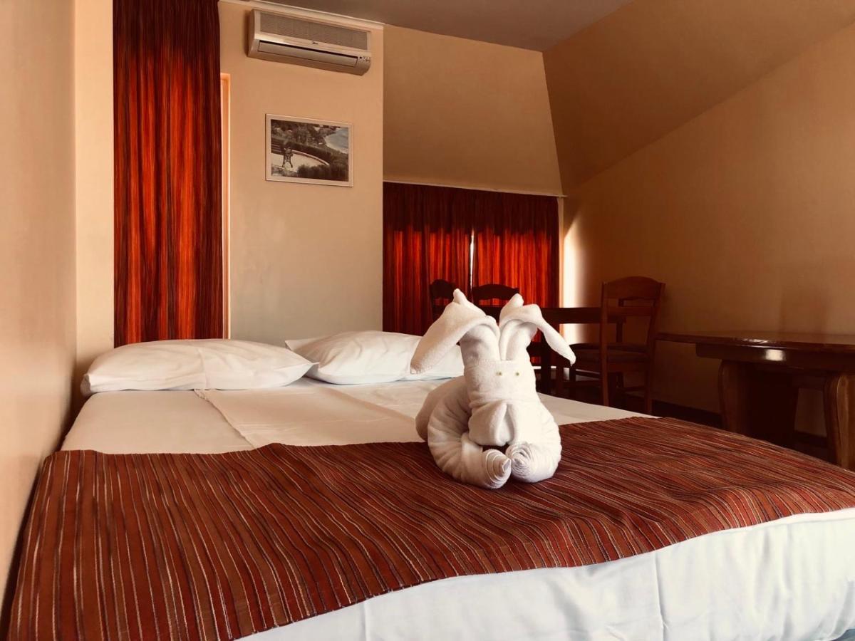 Family Hotel Deja Vu Ravda Bagian luar foto