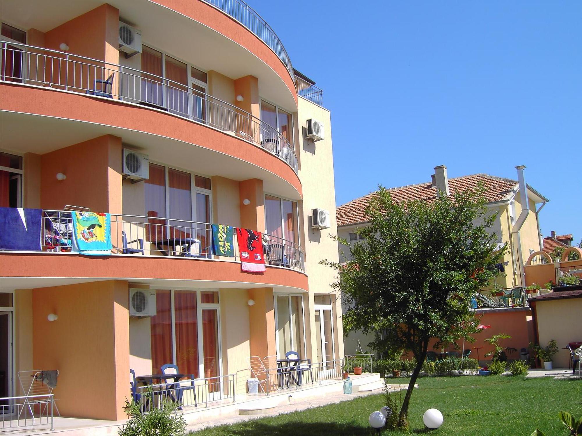 Family Hotel Deja Vu Ravda Bagian luar foto